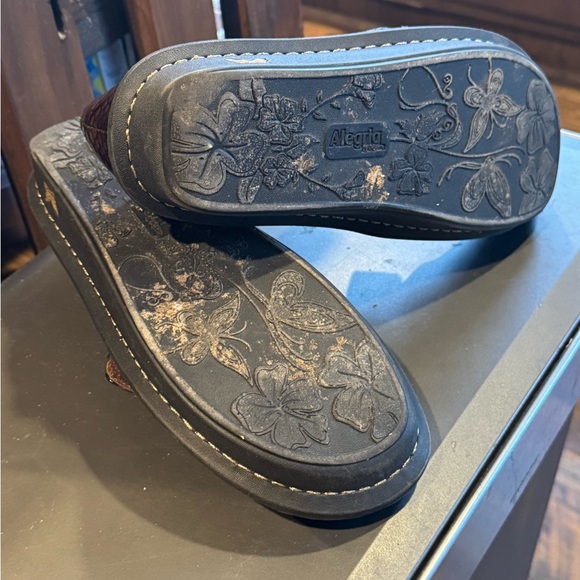 Alegria Mary Jane Shoes in brown with a snakeskin embossed design size 40/9.5-10 - Picture 8 of 9